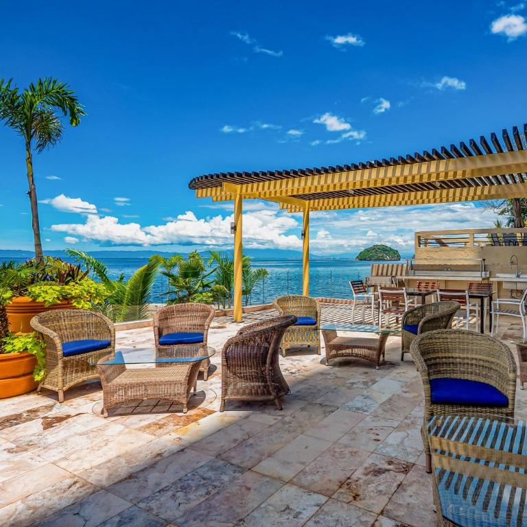 Oceanfront, 8th-floor condo with pool, pool spa & large balcony - Vacation Home - 24