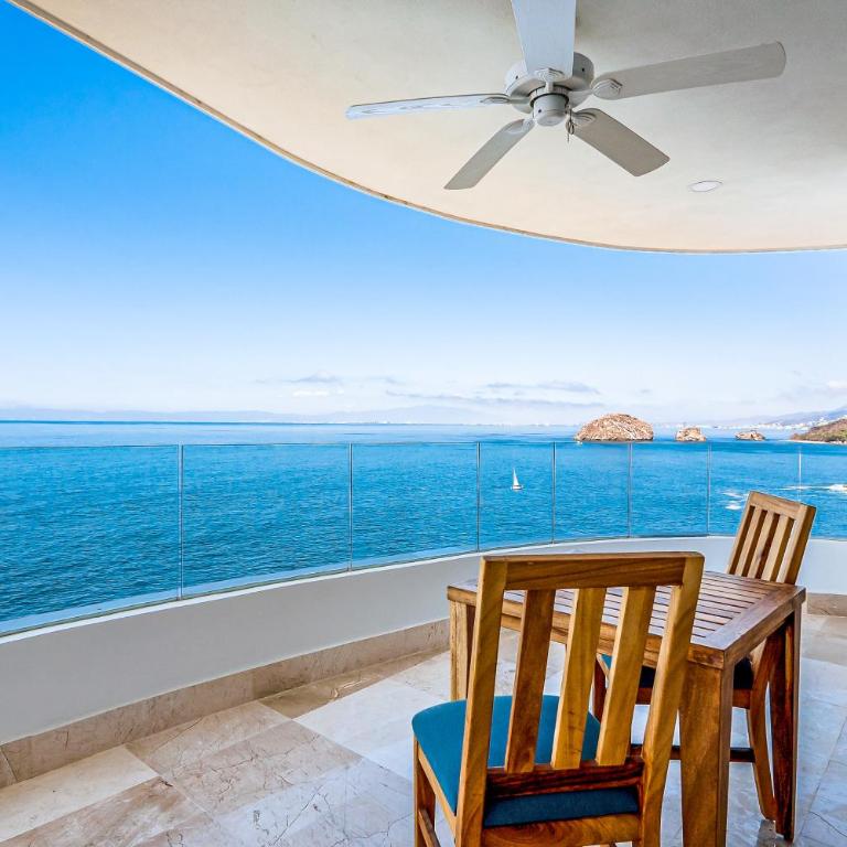 Oceanfront condo with huge balcony, sweeping ocean view & amazing pool - Vacation Home - 31