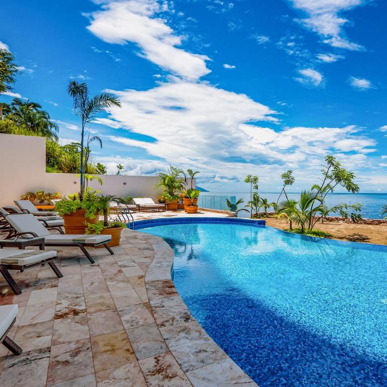 Oceanfront, 8th-floor condo with pool, pool spa & large balcony - Vacation Home - 26