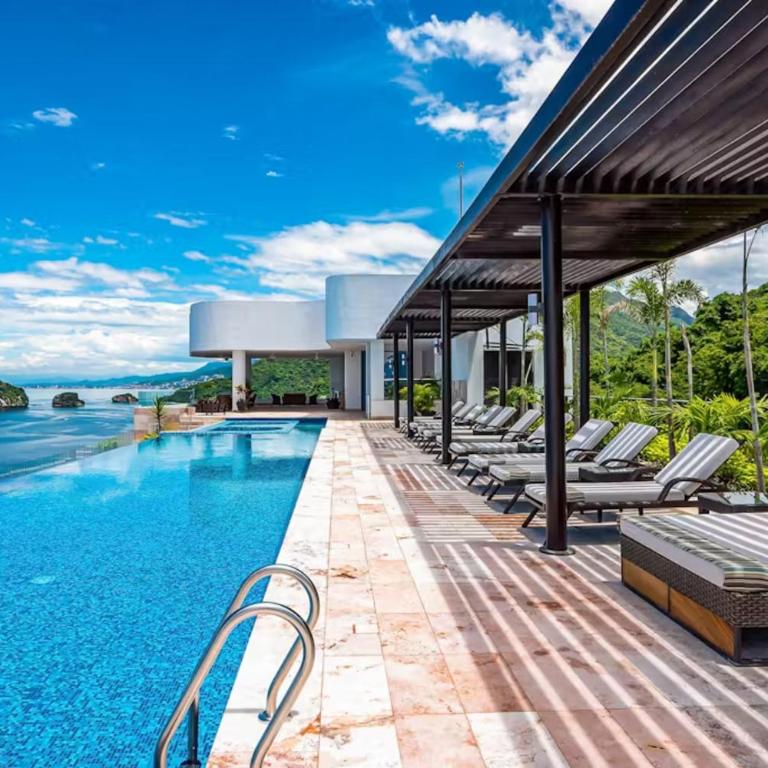 Oceanfront, 8th-floor condo with pool, pool spa & large balcony - Vacation Home - 28