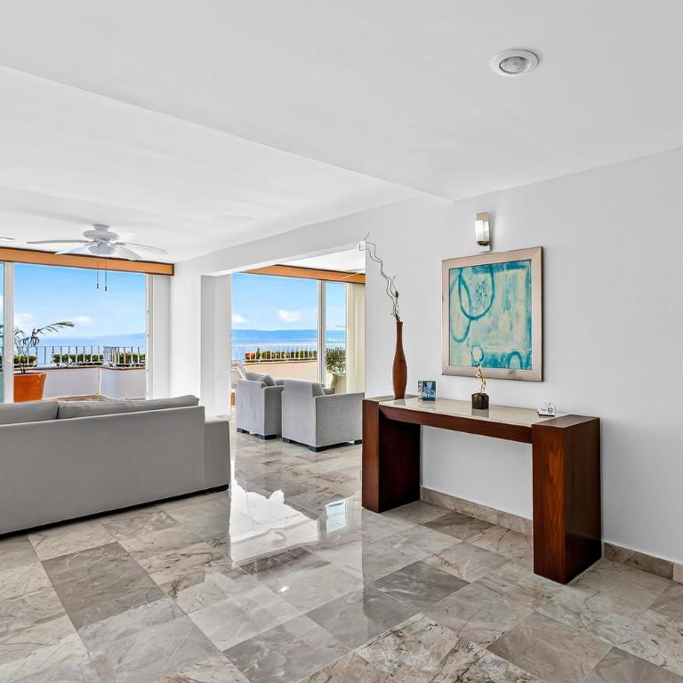 Stylish oceanview suite with infinity pool, full kitchen & bay-view terrace - Casa - 4