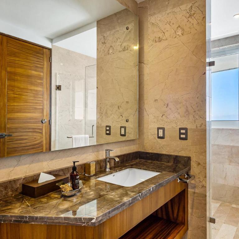 Oceanfront condo with huge balcony, sweeping ocean view & amazing pool - Vacation Home - 23