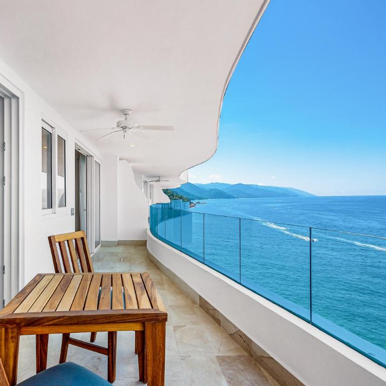 Oceanfront, 8th-floor condo with pool, pool spa & large balcony - Vacation Home - 20