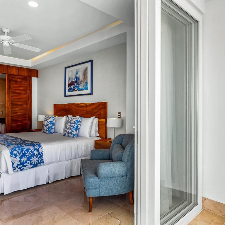 Oceanfront condo with huge balcony, sweeping ocean view & amazing pool - Vacation Home - 15