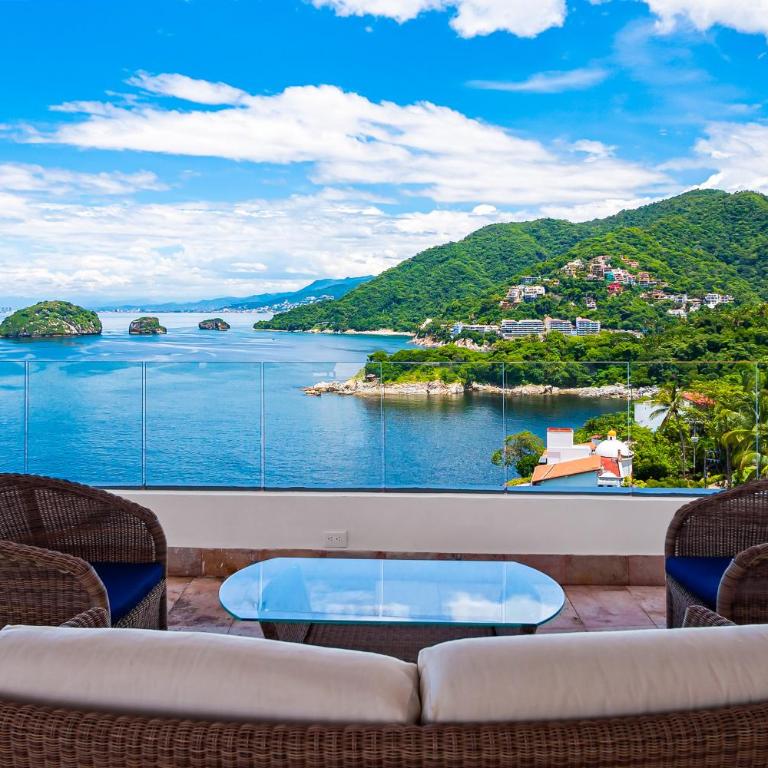Oceanfront condo with huge balcony, sweeping ocean view & amazing pool - Vacation Home - 29