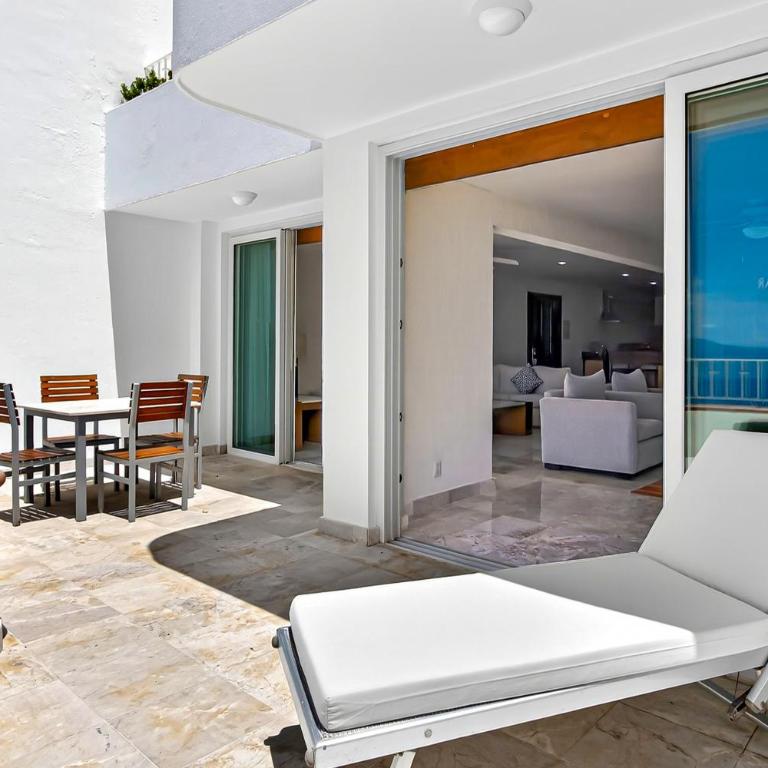 Upscale bayview villa with hot tub, private terrace, pool & stylish interiors - Vacation Home - 37