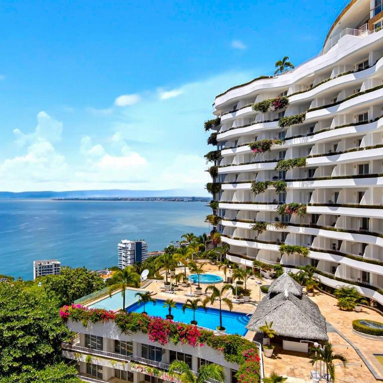 Upscale bayview villa with hot tub, private terrace, pool & stylish interiors - Vacation Home - 1