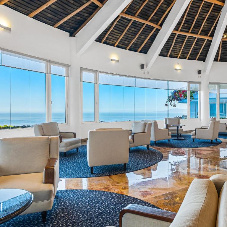 Upscale bayview villa with hot tub, private terrace, pool & stylish interiors - Vacation Home - 38
