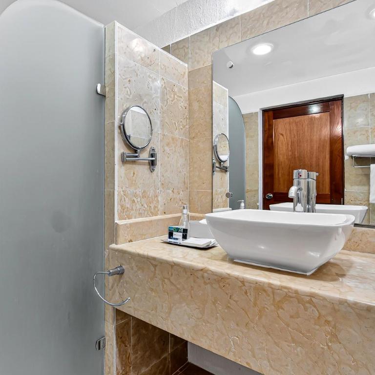 Stylish oceanview suite with infinity pool, full kitchen & bay-view terrace - Casa - 26