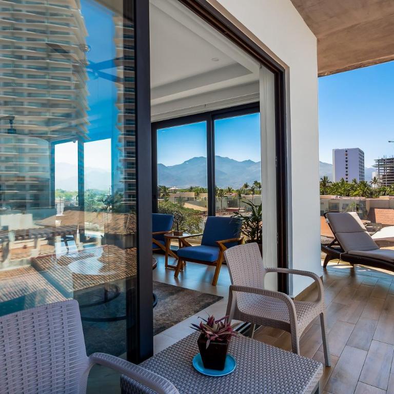 5th-floor condo with partial ocean views, heated pool, sauna, gym, balcony, W/D - Vacation Home - 29