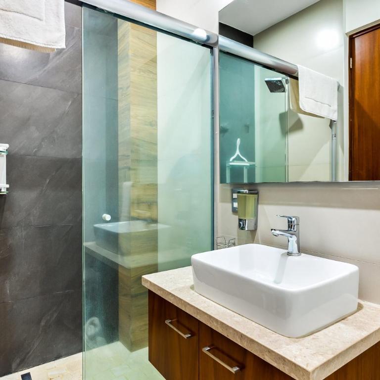 5th-floor condo with partial ocean views, heated pool, sauna, gym, balcony, W/D - Vacation Home - 23