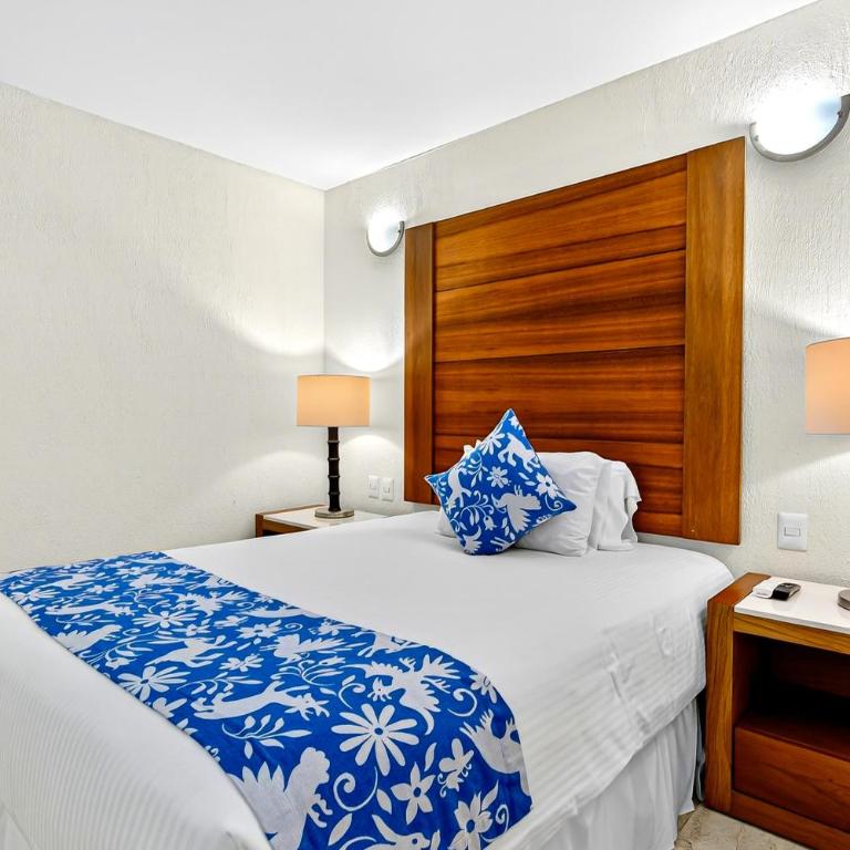 Upscale bayview villa with hot tub, private terrace, pool & stylish interiors - Vacation Home - 19
