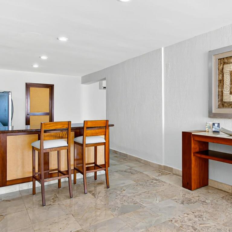 Upscale bayview villa with hot tub, private terrace, pool & stylish interiors - Vacation Home - 15