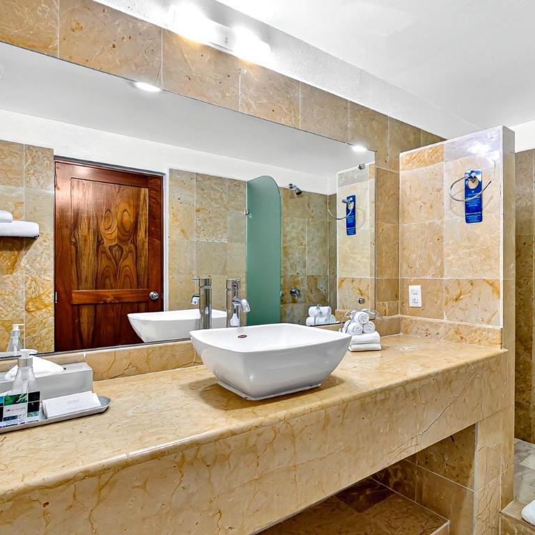 Upscale bayview villa with hot tub, private terrace, pool & stylish interiors - Vacation Home - 26