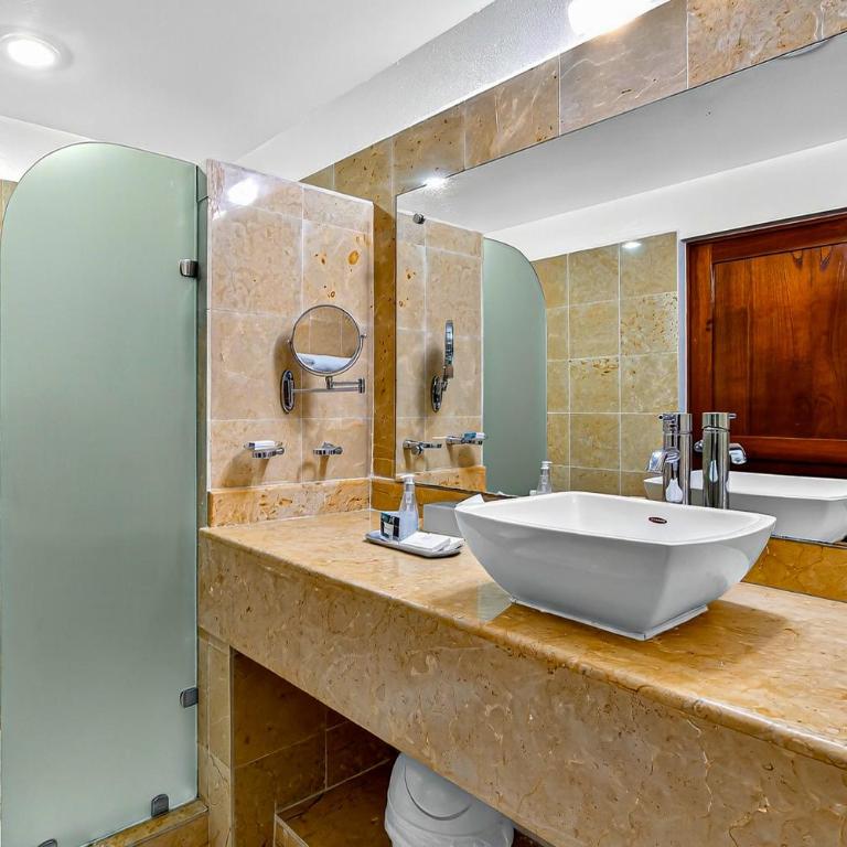 Upscale bayview villa with hot tub, private terrace, pool & stylish interiors - Vacation Home - 27