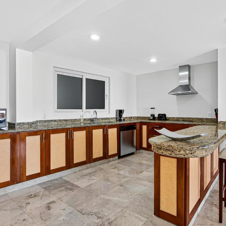 Stylish oceanview suite with infinity pool, full kitchen & bay-view terrace - Casa - 14