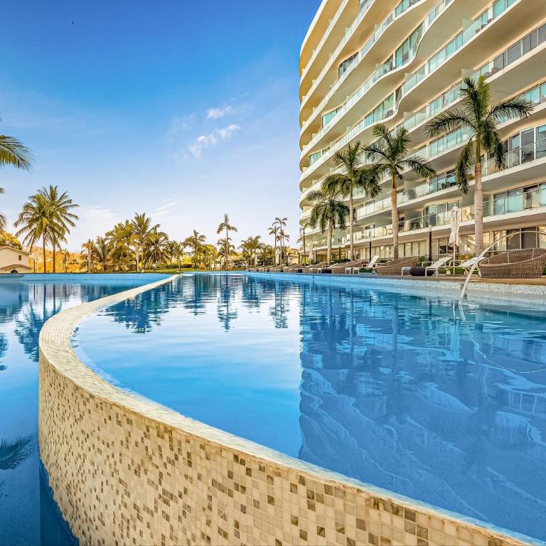 Oceanfront luxury with amazing view, 4 pools, private beach, on-site spa, dining - Casa - 2