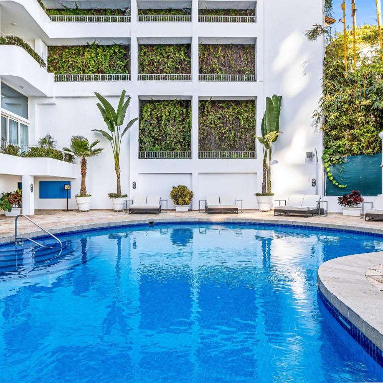 Upscale bayview villa with hot tub, private terrace, pool & stylish interiors - Vacation Home - 4