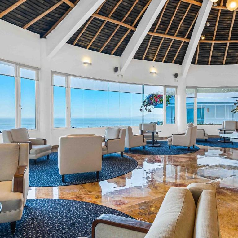 Relaxing hillside retreat near town with rooftop pool & spacious interior - Casa - 28