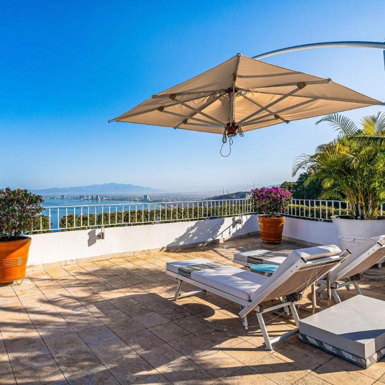 Upscale bayview villa with hot tub, private terrace, pool & stylish interiors - Vacation Home - 49