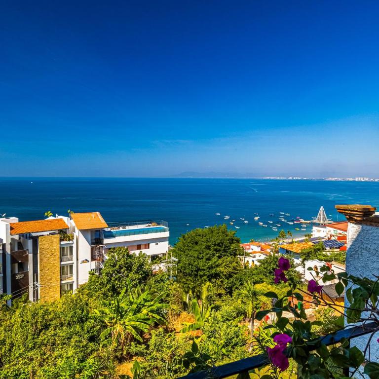 Charming condo featuring ocean views, pool & private terrace - Casa - 36