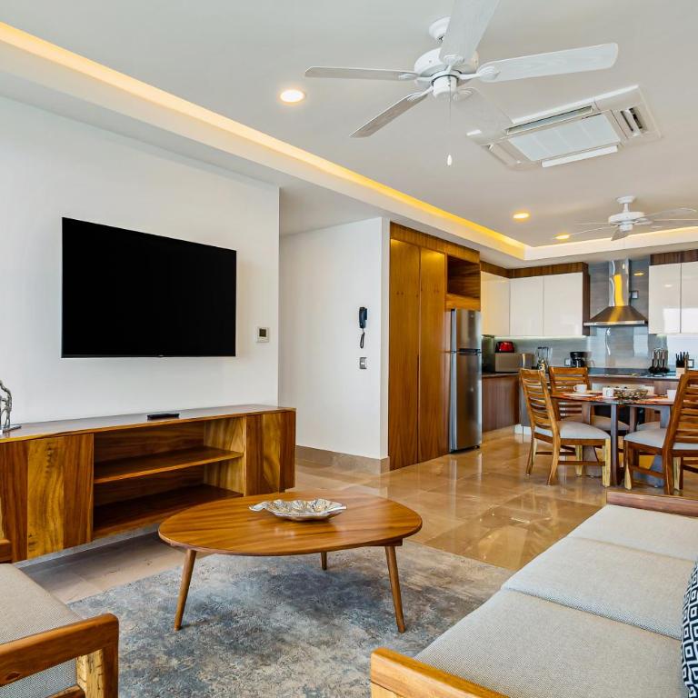 Oceanfront, 8th-floor condo with pool, pool spa & large balcony - Vacation Home - 7