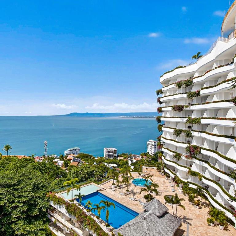 Stylish oceanview suite with infinity pool, full kitchen & bay-view terrace - Casa - 1