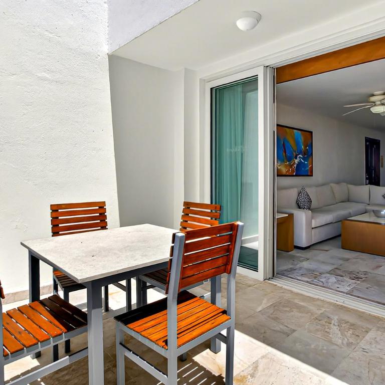 Upscale bayview villa with hot tub, private terrace, pool & stylish interiors - Vacation Home - 12