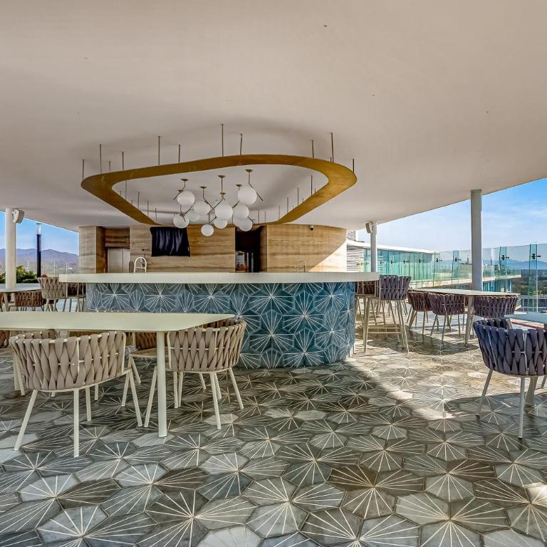 Oceanfront luxury with amazing view, 4 pools, private beach, on-site spa, dining - Casa - 40