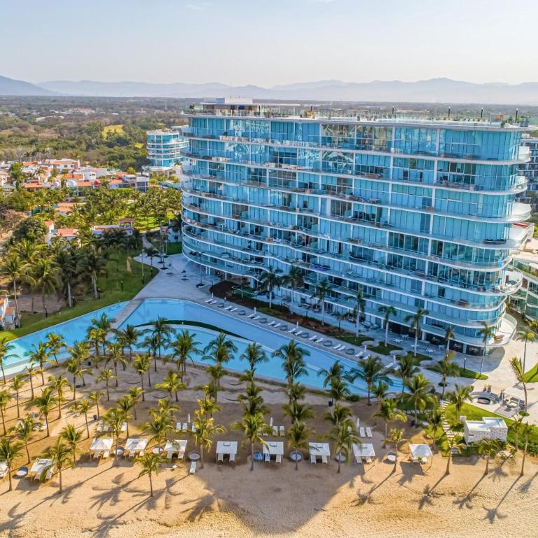 Oceanfront luxury with amazing view, 4 pools, private beach, on-site spa, dining - Casa - 49
