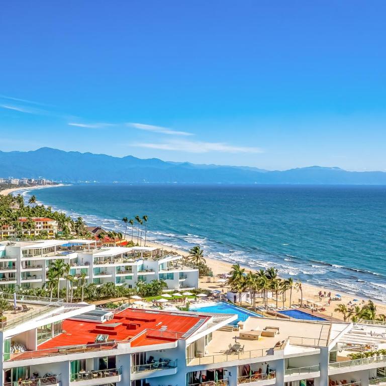 Oceanfront luxury with amazing view, 4 pools, private beach, on-site spa, dining - Casa - 52
