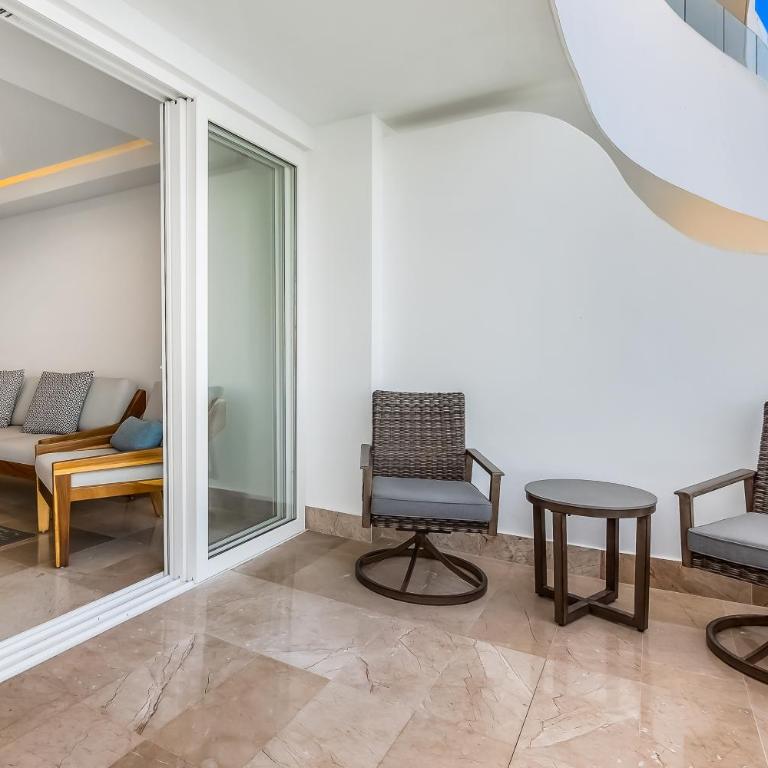 Oceanfront condo with rooftop infinity pool, panoramic views, balcony, gym, & AC - Vacation Home - 26