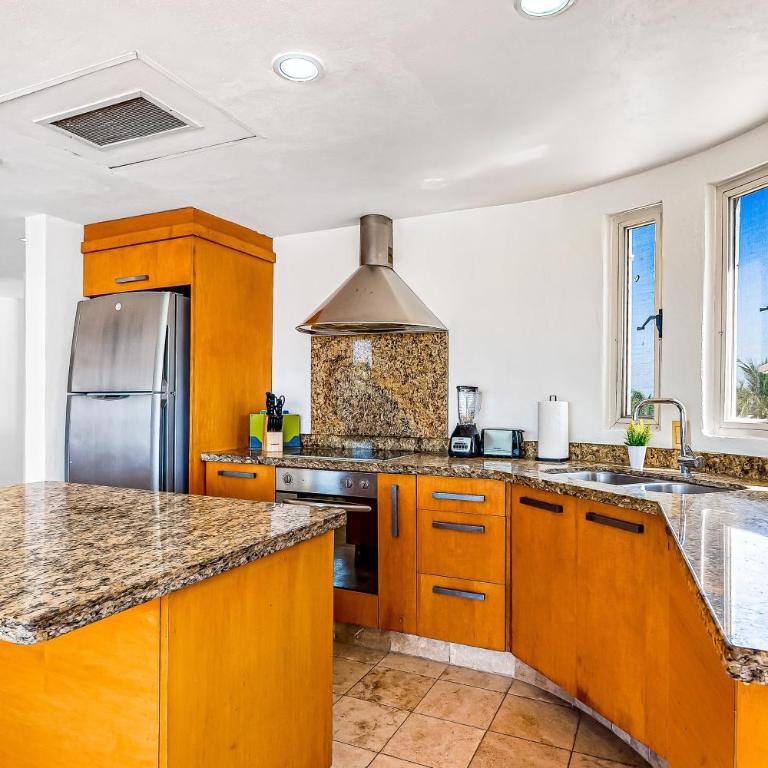Charming condo with ocean-view, pool & balcony - Casa - 19