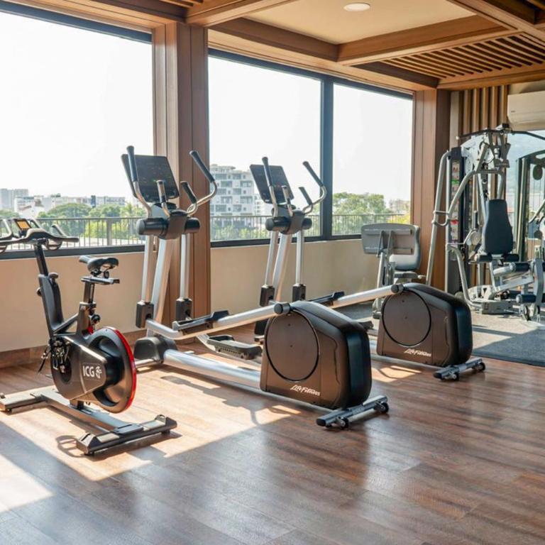 Modern condo with rooftop pool, balcony, gas grill & gym access - Casa - 45
