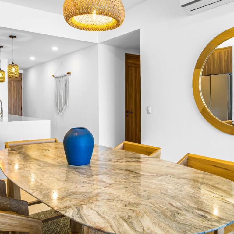 Bright oceanfront condo with balcony, rooftop pool & near Malecon boardwalk - Casa - 14