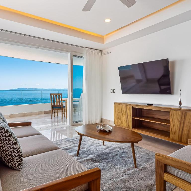 Luxurious 6th-floor condo with pool, oceanfront balcony & water view - Casa - 8