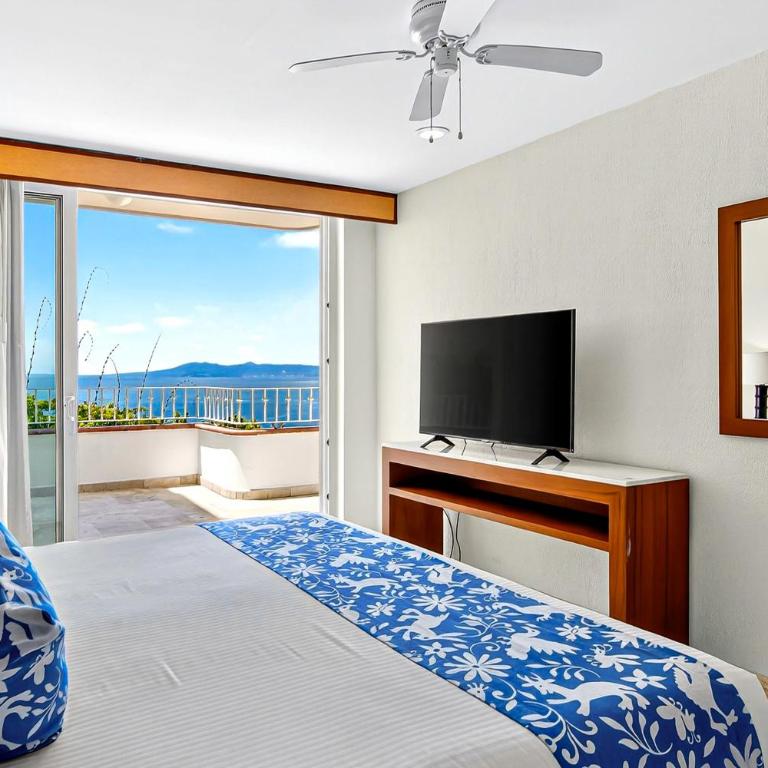 Upscale bayview villa with hot tub, private terrace, pool & stylish interiors - Vacation Home - 20