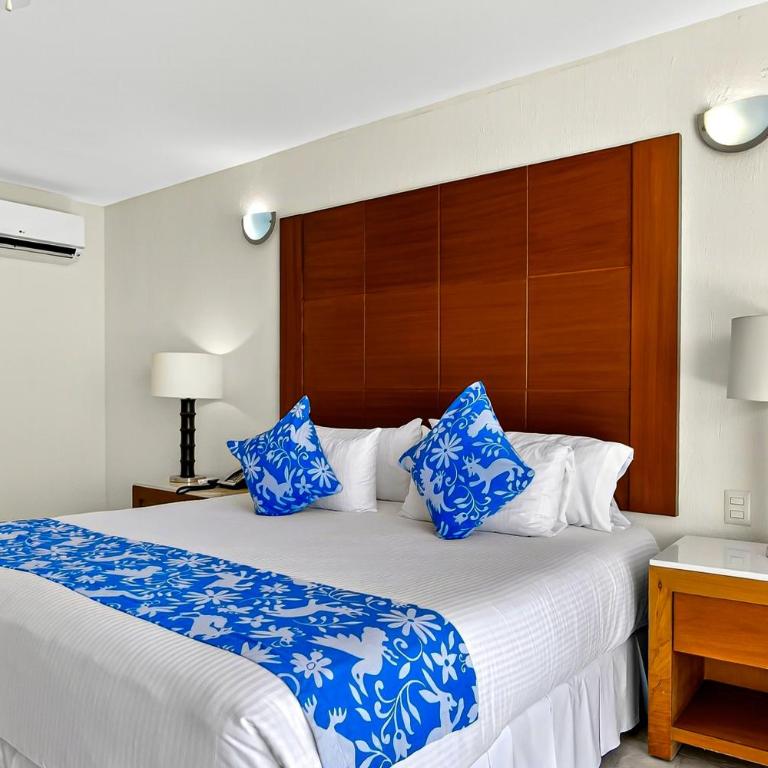 Upscale bayview villa with hot tub, private terrace, pool & stylish interiors - Vacation Home - 17