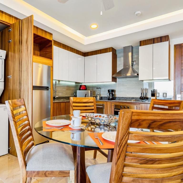Oceanfront, 8th-floor condo with pool, pool spa & large balcony - Vacation Home - 10
