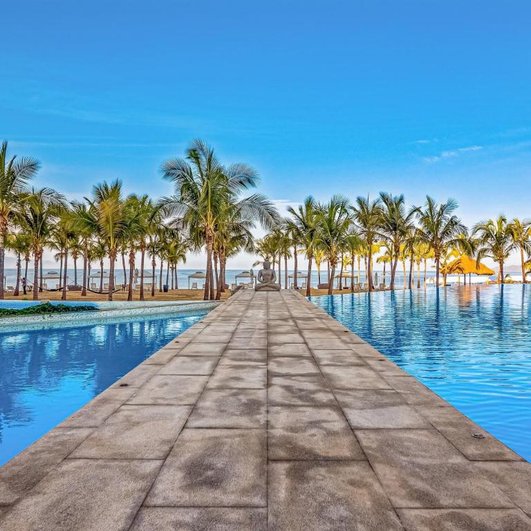 Oceanfront luxury with amazing view, 4 pools, private beach, on-site spa, dining - Casa - 38