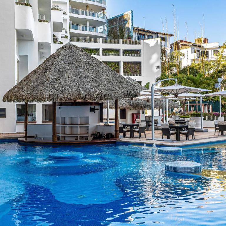Upscale bayview villa with hot tub, private terrace, pool & stylish interiors - Vacation Home - 2