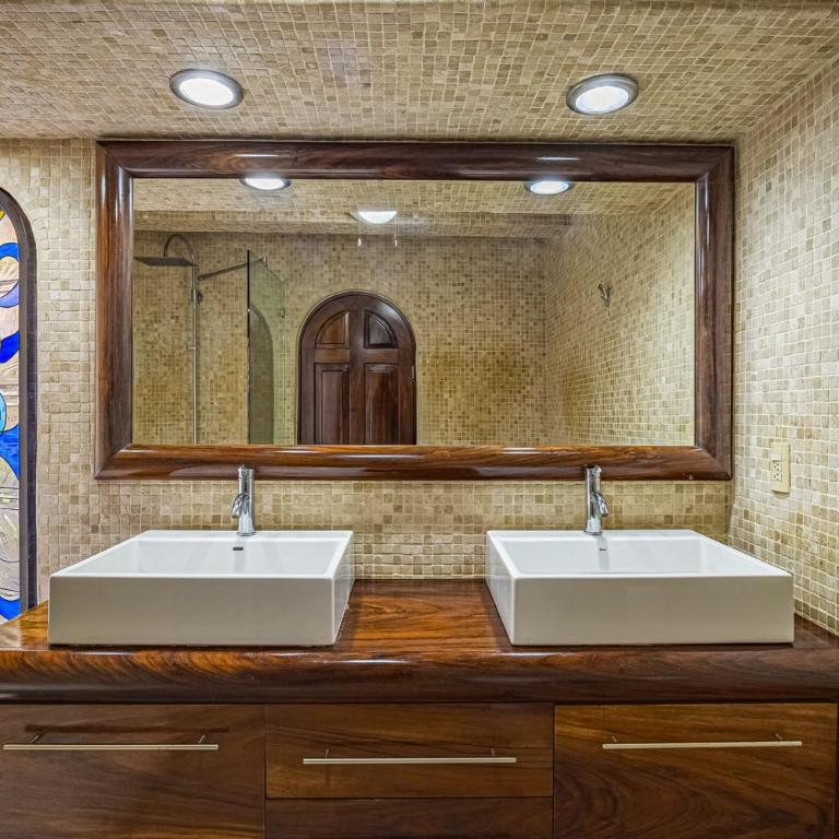 Charming condo featuring ocean views, pool & private terrace - Casa - 17