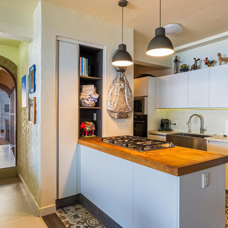 Charming condo featuring ocean views, pool & private terrace - Casa - 13