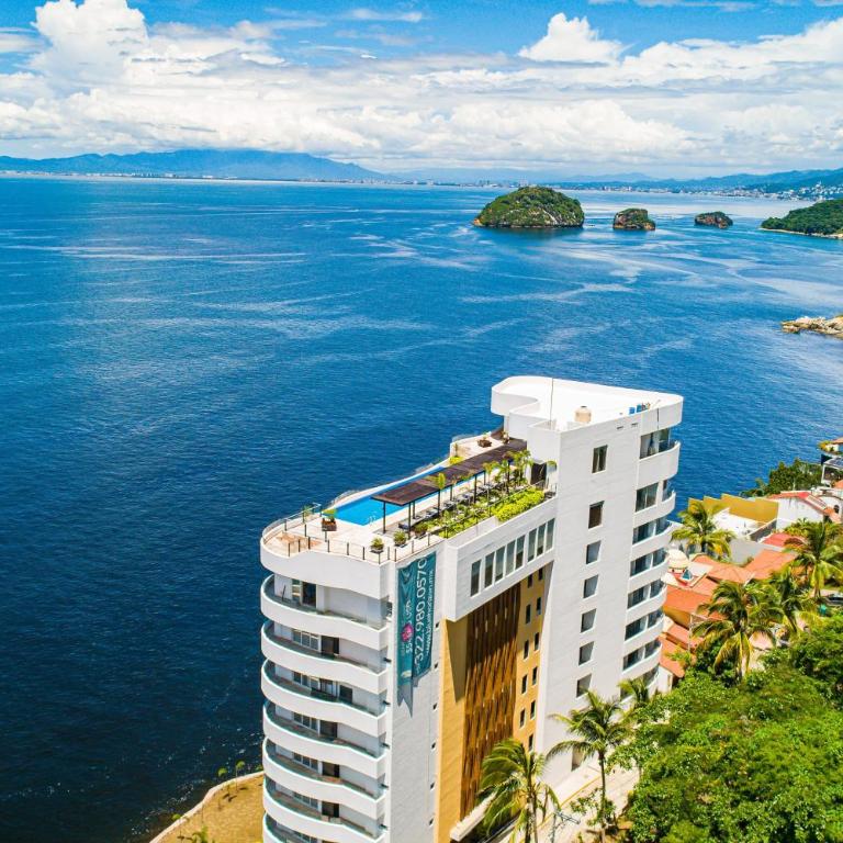 Luxurious 6th-floor condo with pool, oceanfront balcony & water view - Casa - 5