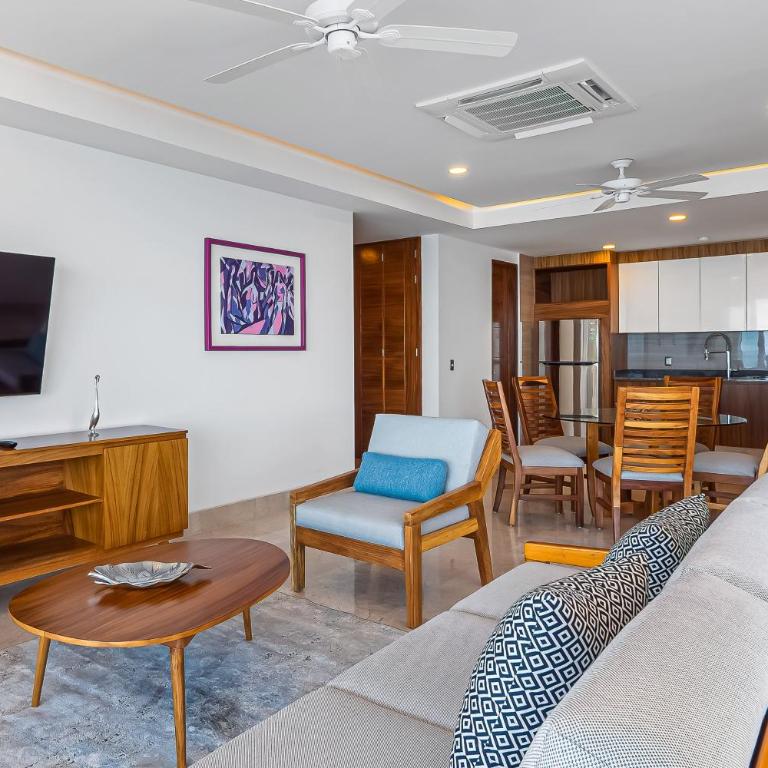 Luxurious 6th-floor condo with pool, oceanfront balcony & water view - Casa - 11