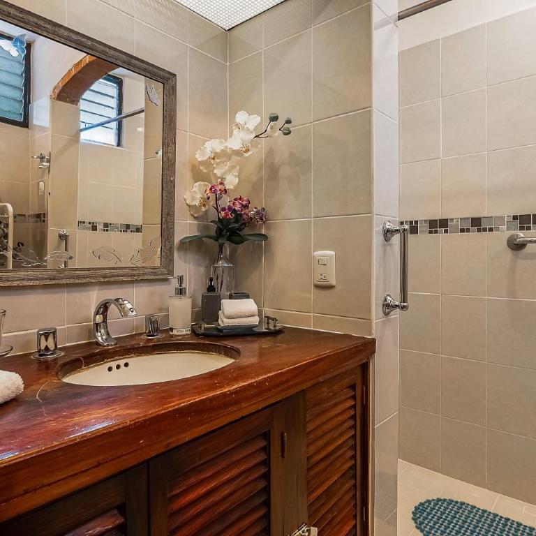 Cozy apartment w/ balcony, pool views, free Wifi - Vacation Home - 19
