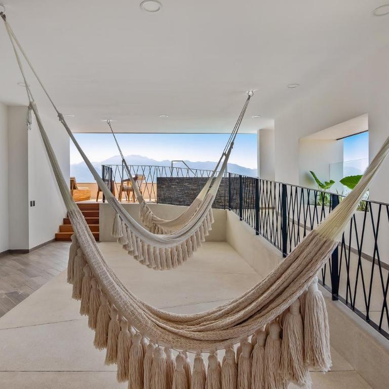 Resort condo with balcony, views, rooftop pool, gym, & full kitchen - Vacation Home - 16