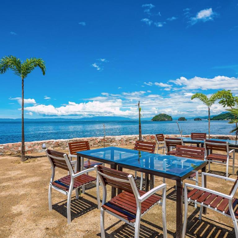 Luxurious 6th-floor condo with pool, oceanfront balcony & water view - Casa - 53