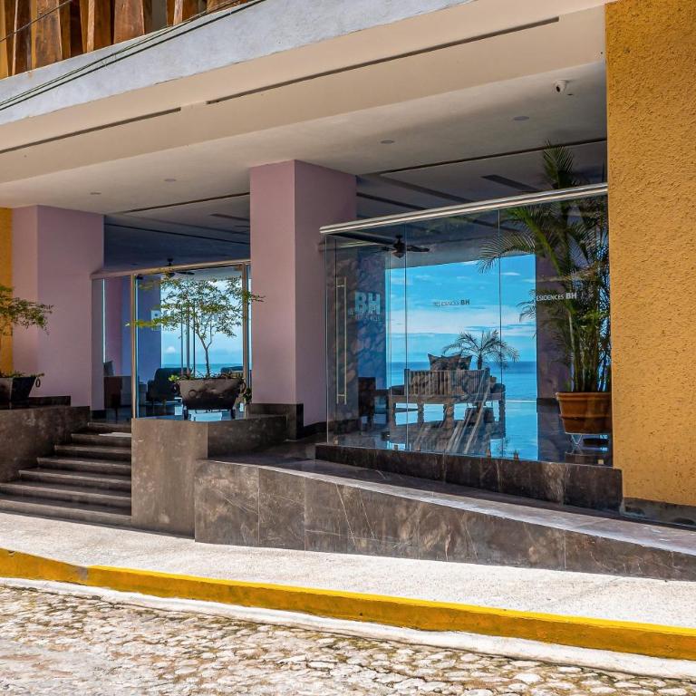 Luxurious 6th-floor condo with pool, oceanfront balcony & water view - Casa - 32