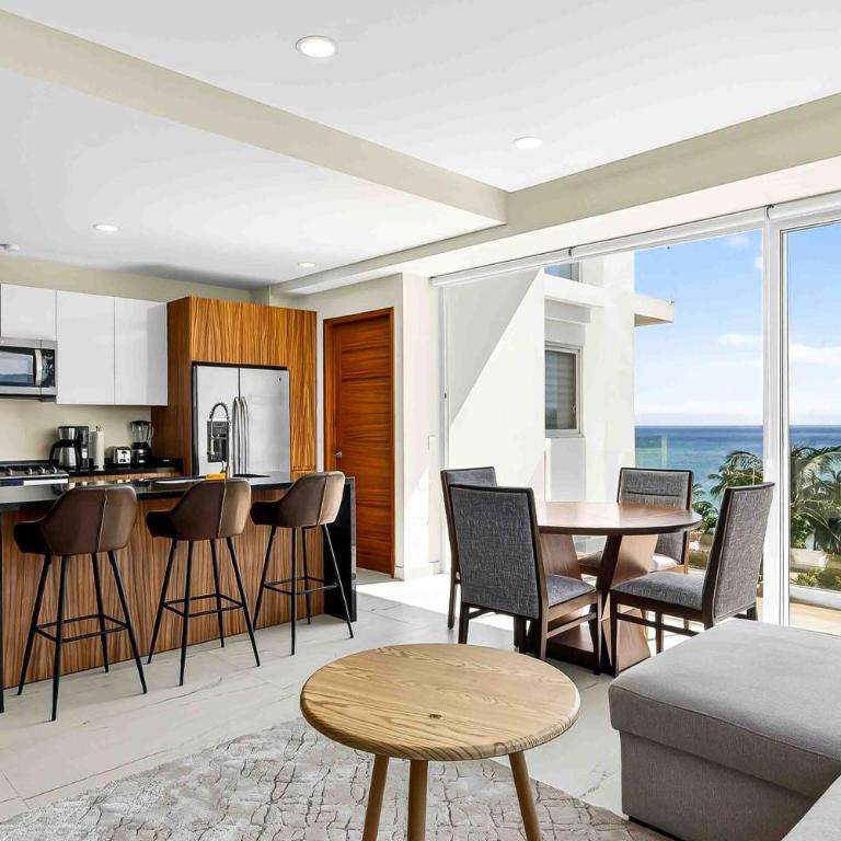 Relaxing condo with rooftop pool, oceanview balcony & walkable beach access - Casa - 12